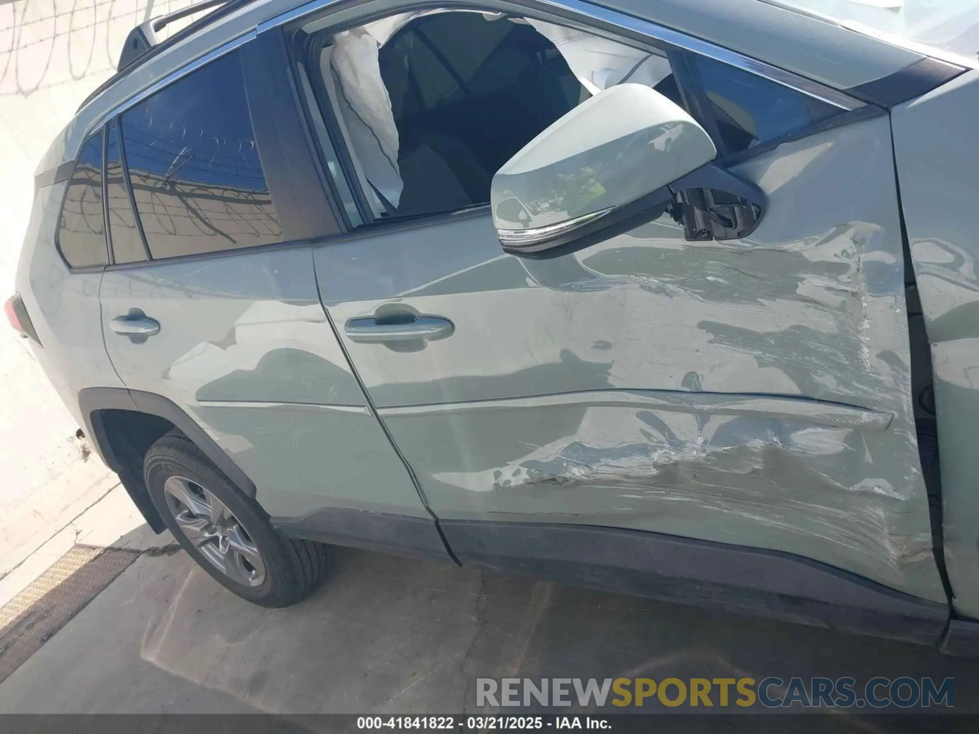 14 Photograph of a damaged car 2T3W1RFVXNW186938 TOYOTA RAV4 2022