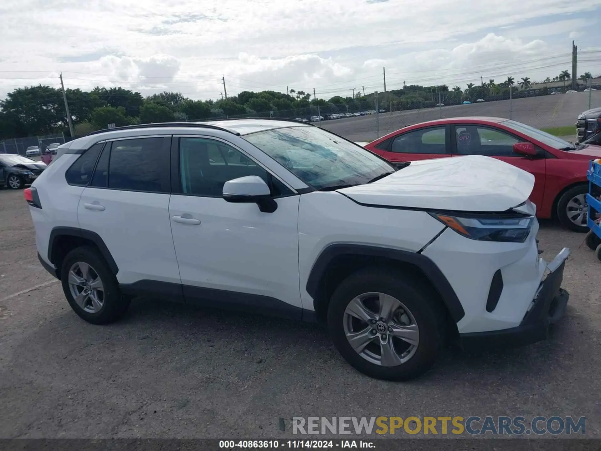 14 Photograph of a damaged car 2T3W1RFVXNW190830 TOYOTA RAV4 2022