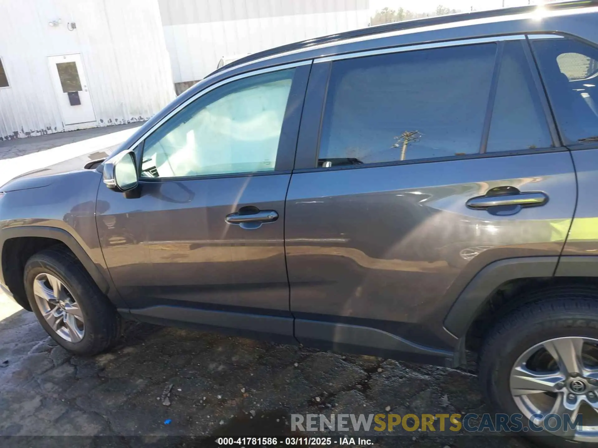 14 Photograph of a damaged car 2T3W1RFVXNW201664 TOYOTA RAV4 2022