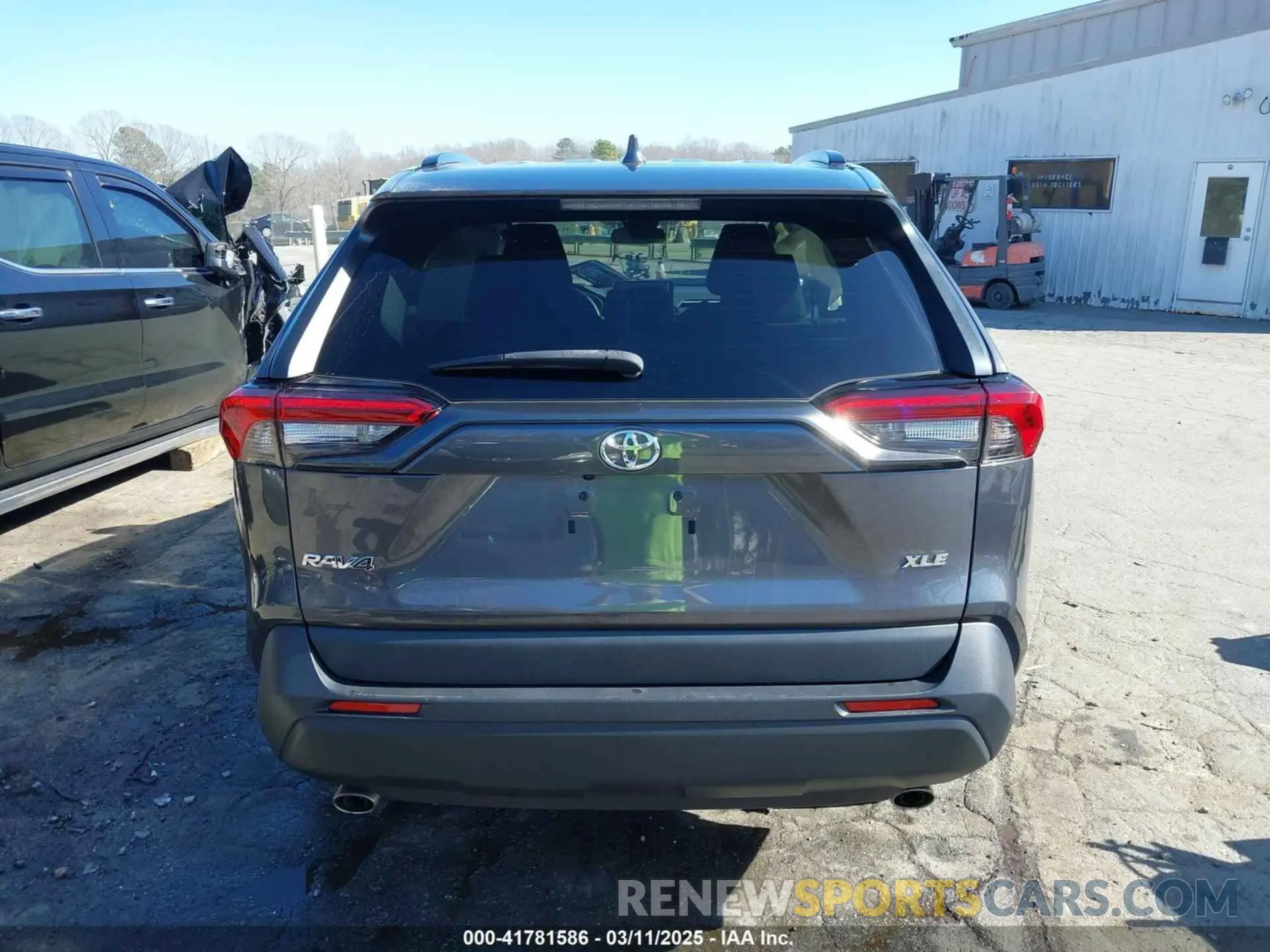 16 Photograph of a damaged car 2T3W1RFVXNW201664 TOYOTA RAV4 2022