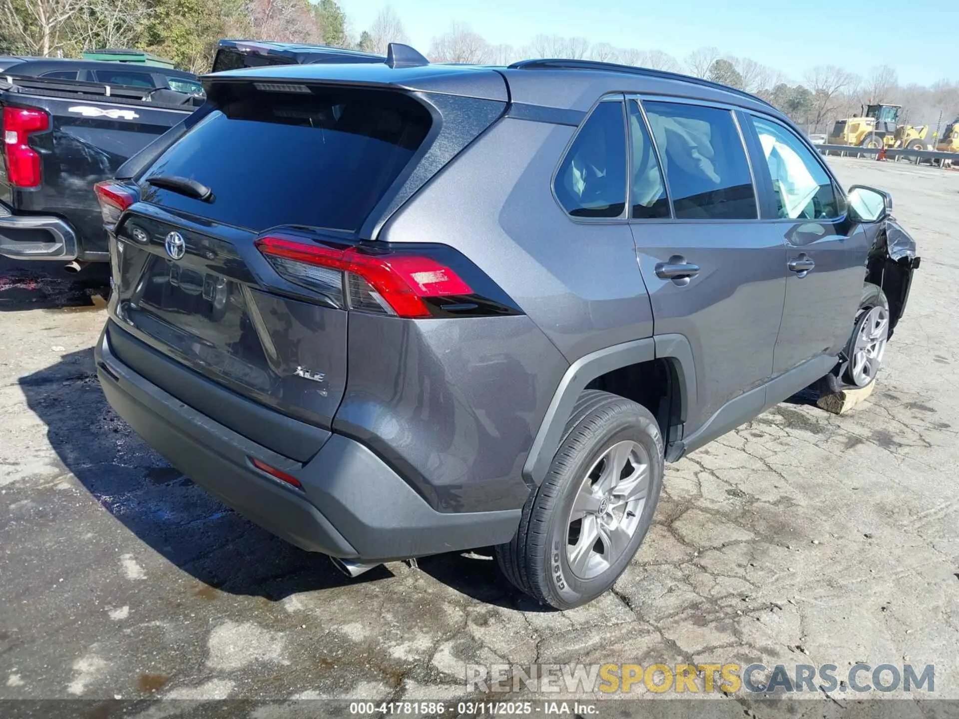 4 Photograph of a damaged car 2T3W1RFVXNW201664 TOYOTA RAV4 2022