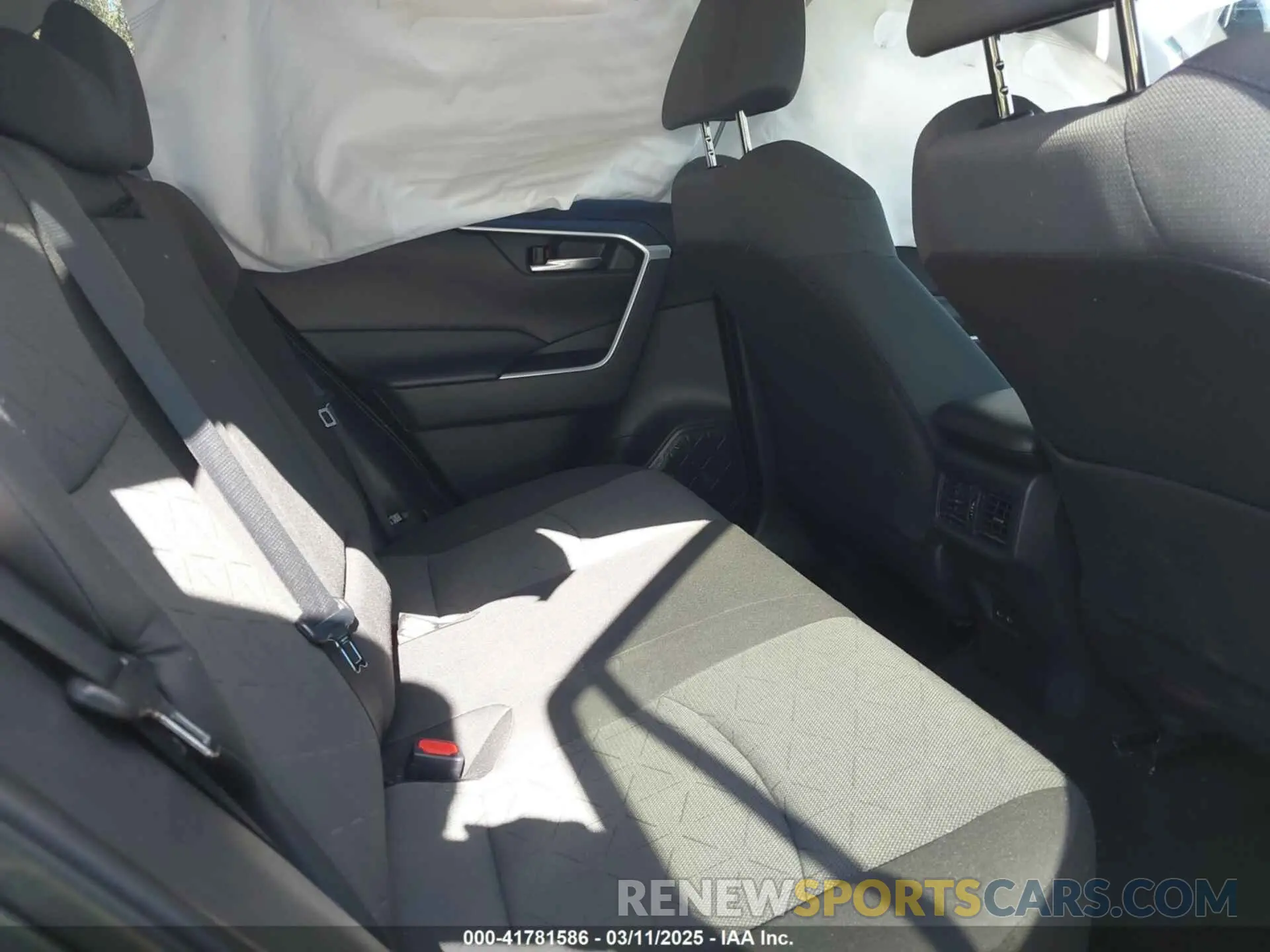 8 Photograph of a damaged car 2T3W1RFVXNW201664 TOYOTA RAV4 2022