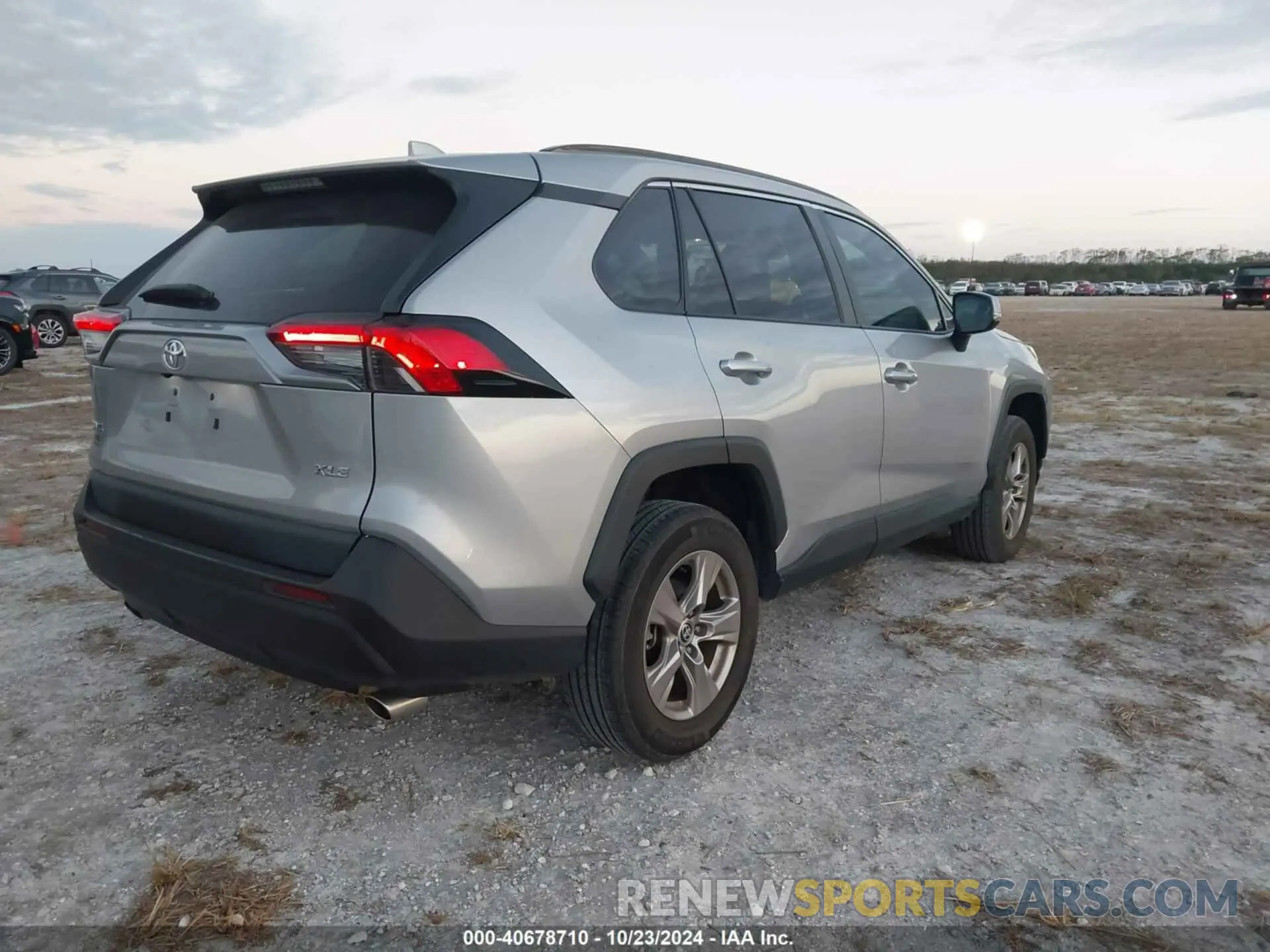4 Photograph of a damaged car 2T3W1RFVXNW216276 TOYOTA RAV4 2022