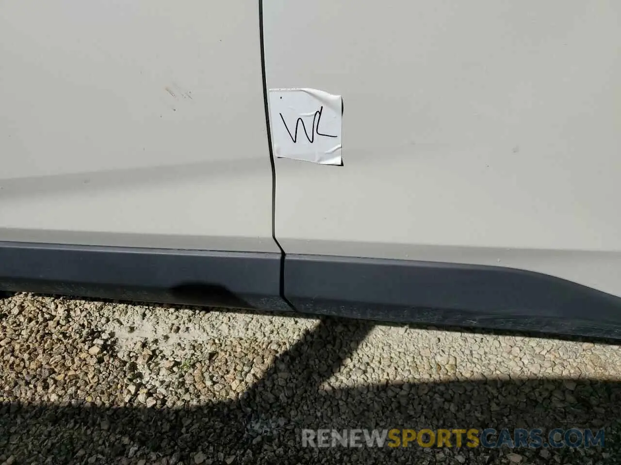 13 Photograph of a damaged car 2T3Y1RFV4NW192632 TOYOTA RAV4 2022