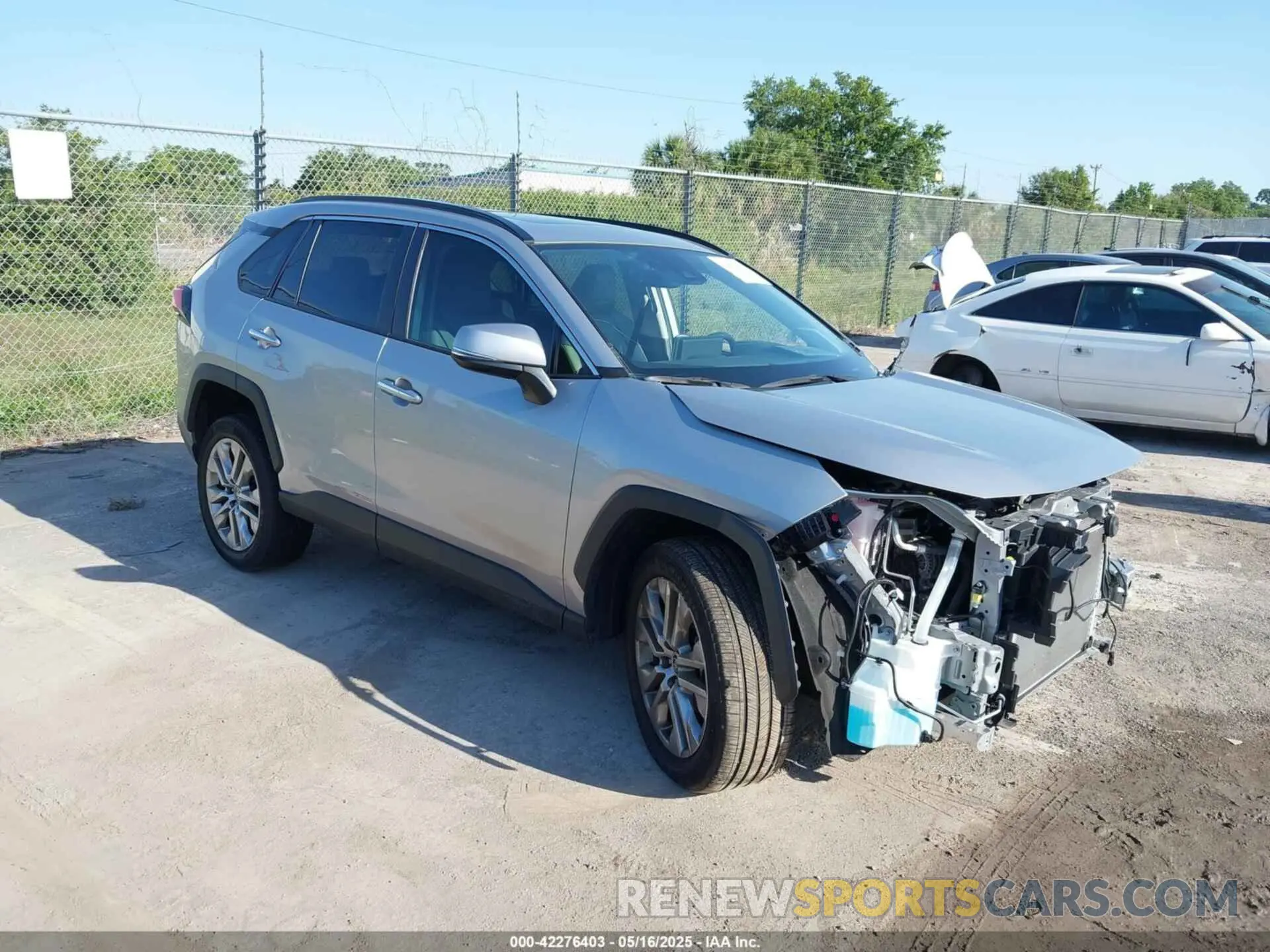 1 Photograph of a damaged car 2T3Y1RFV9NC190179 TOYOTA RAV4 2022