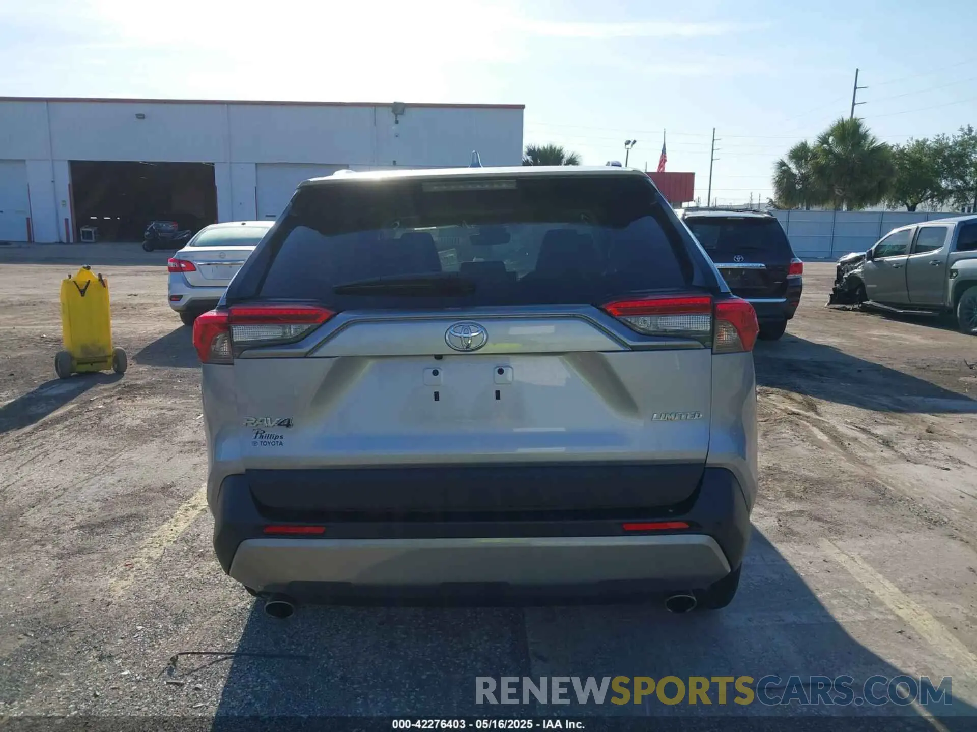 17 Photograph of a damaged car 2T3Y1RFV9NC190179 TOYOTA RAV4 2022
