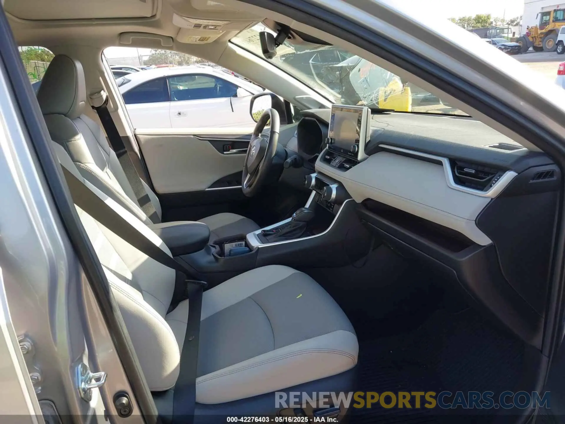5 Photograph of a damaged car 2T3Y1RFV9NC190179 TOYOTA RAV4 2022