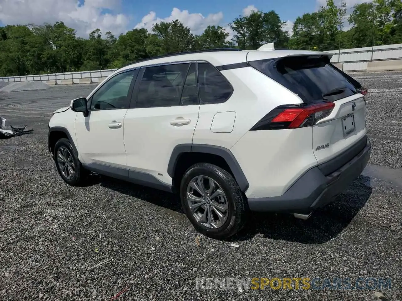 2 Photograph of a damaged car 4T3B6RFV0NU065156 TOYOTA RAV4 2022