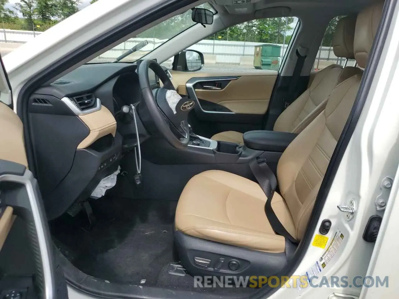 7 Photograph of a damaged car 4T3B6RFV0NU065156 TOYOTA RAV4 2022
