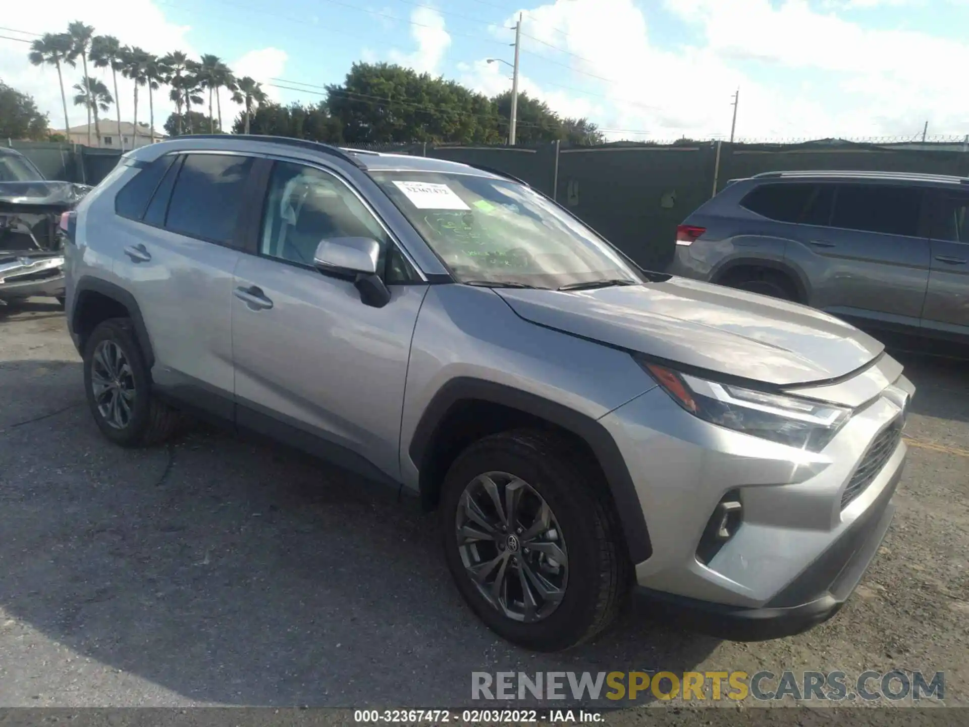 1 Photograph of a damaged car 4T3B6RFV0NU065657 TOYOTA RAV4 2022