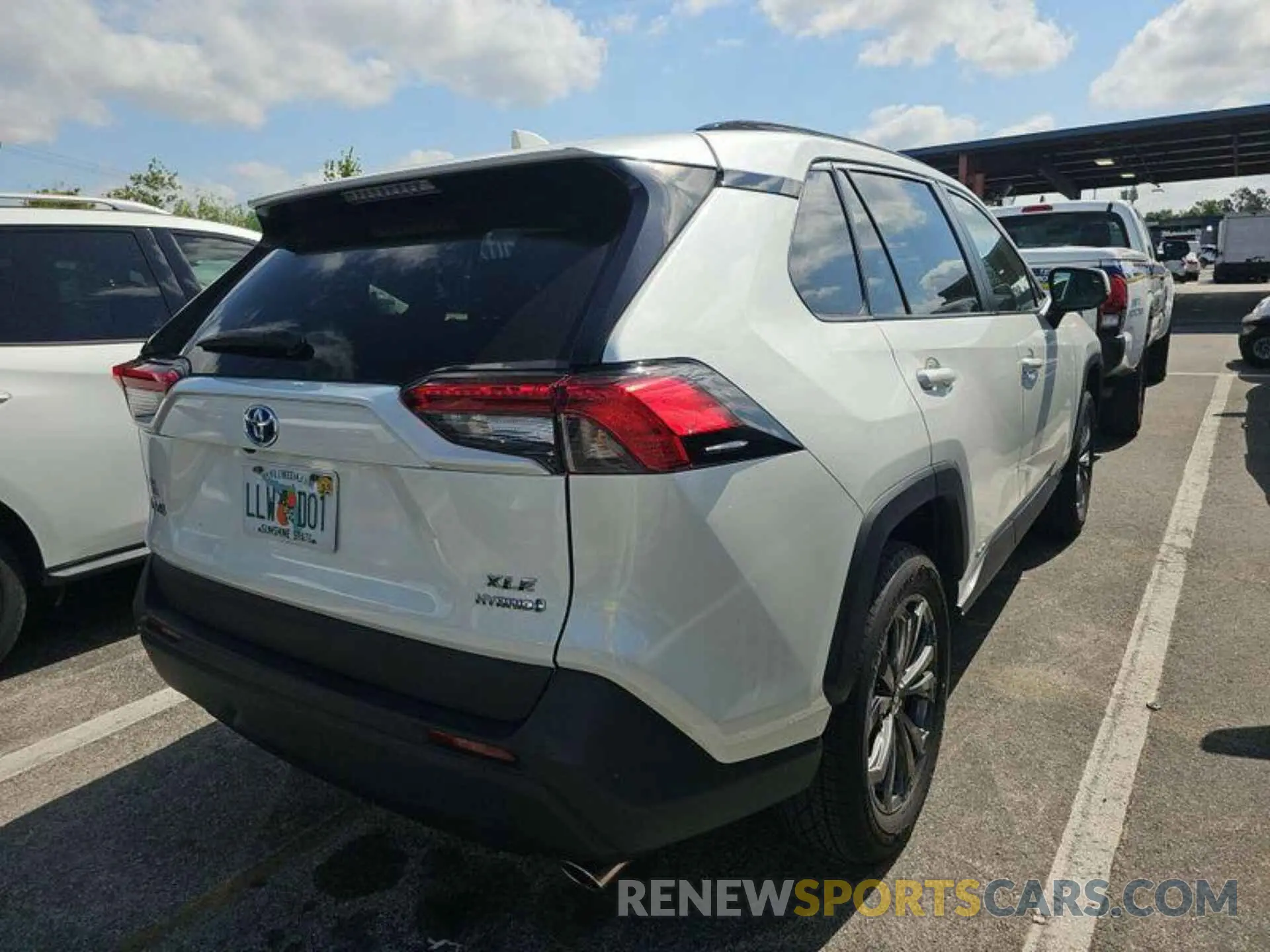 9 Photograph of a damaged car 4T3B6RFV0NU066341 TOYOTA RAV4 2022