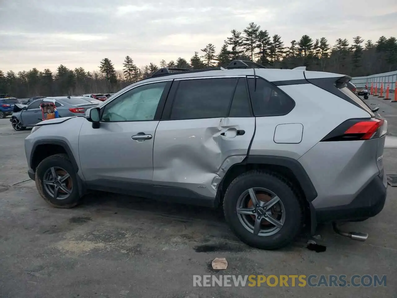 2 Photograph of a damaged car 4T3B6RFV1NU068468 TOYOTA RAV4 2022