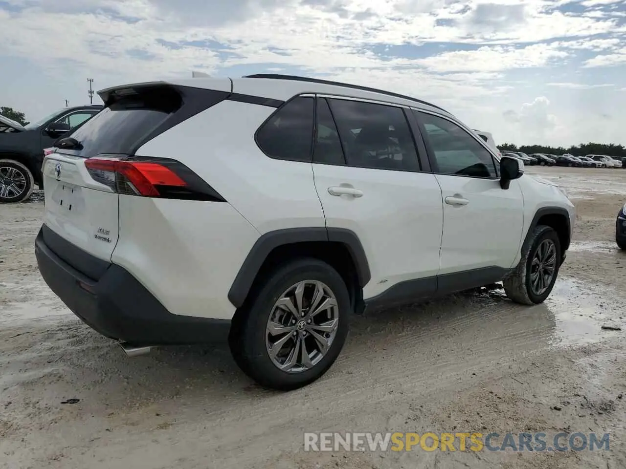 3 Photograph of a damaged car 4T3B6RFV2NU072402 TOYOTA RAV4 2022