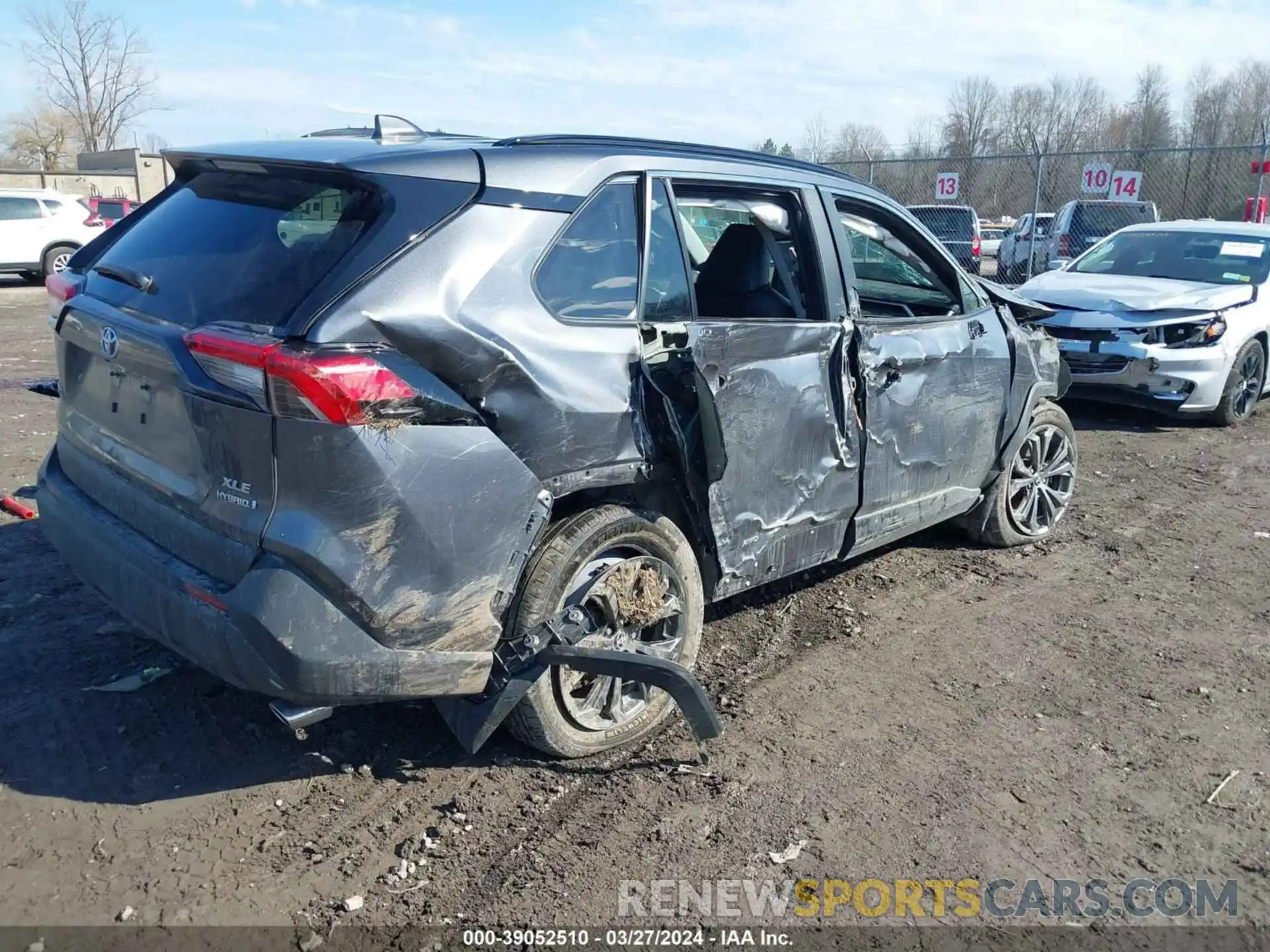 4 Photograph of a damaged car 4T3B6RFV4NU102404 TOYOTA RAV4 2022