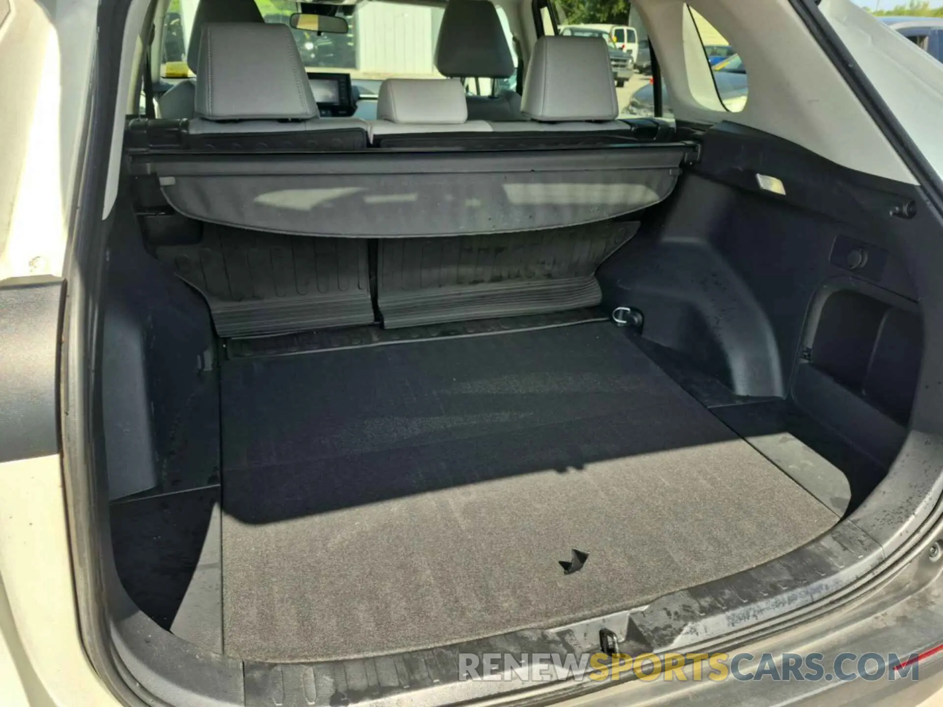 10 Photograph of a damaged car 4T3B6RFV6NU066831 TOYOTA RAV4 2022