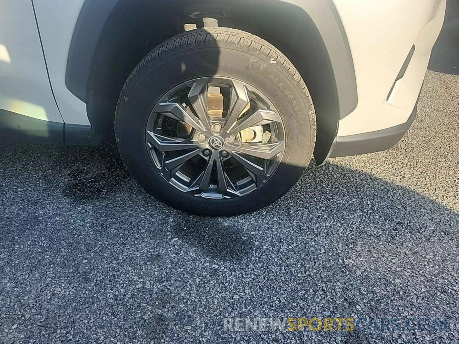 4 Photograph of a damaged car 4T3B6RFV6NU066831 TOYOTA RAV4 2022