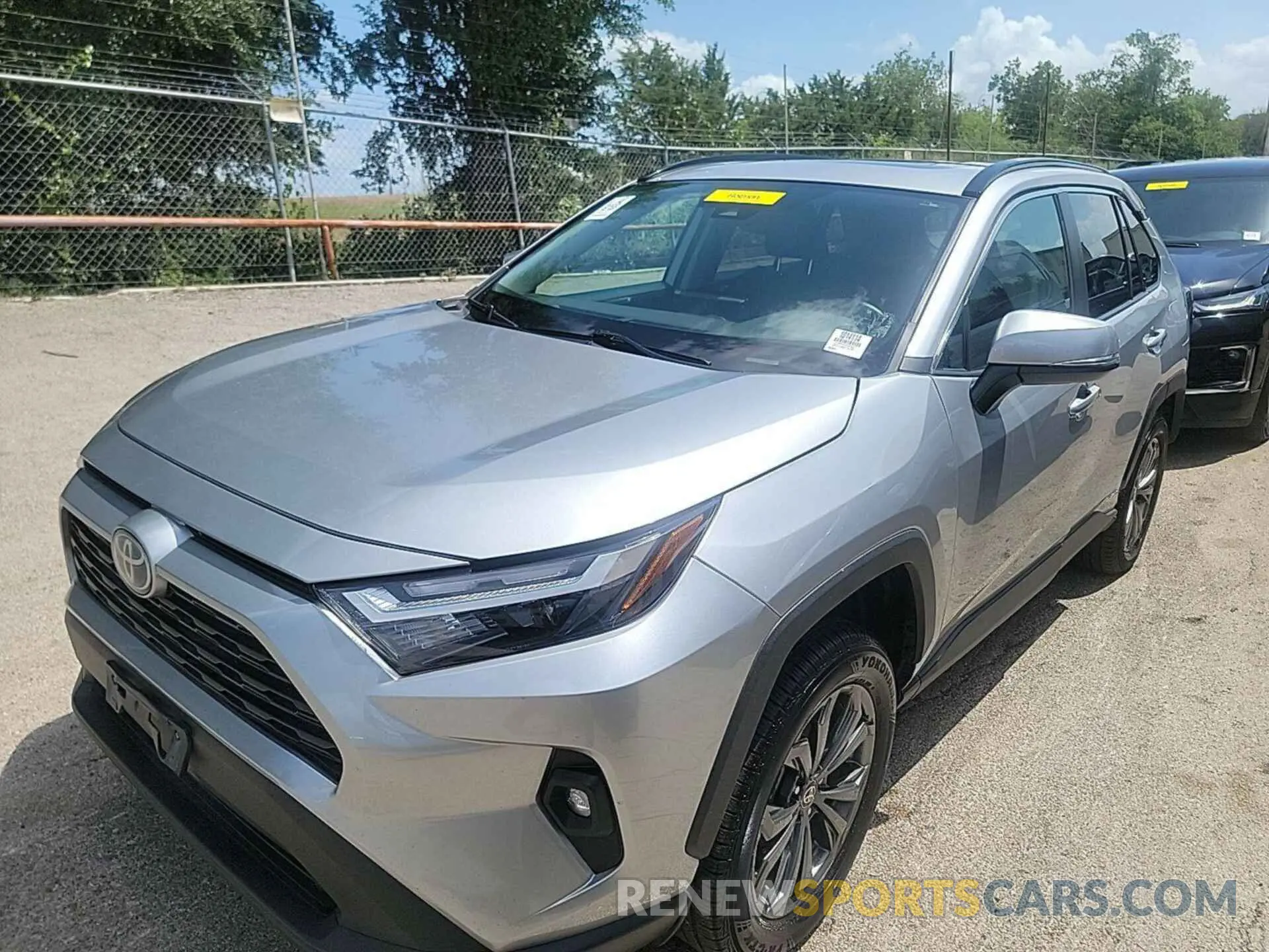 19 Photograph of a damaged car 4T3B6RFV7NU084822 TOYOTA RAV4 2022
