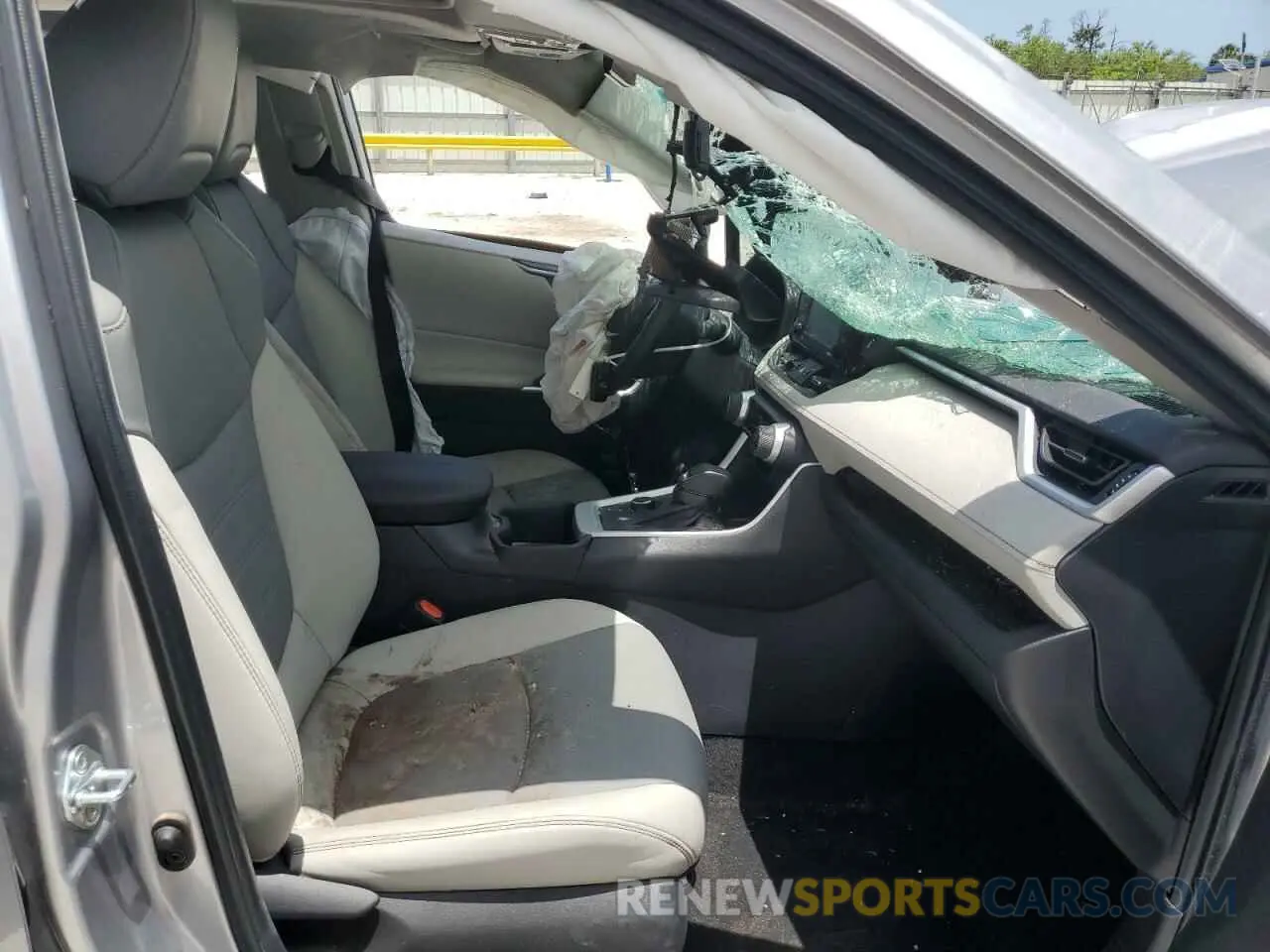 7 Photograph of a damaged car 4T3B6RFV9NU071893 TOYOTA RAV4 2022