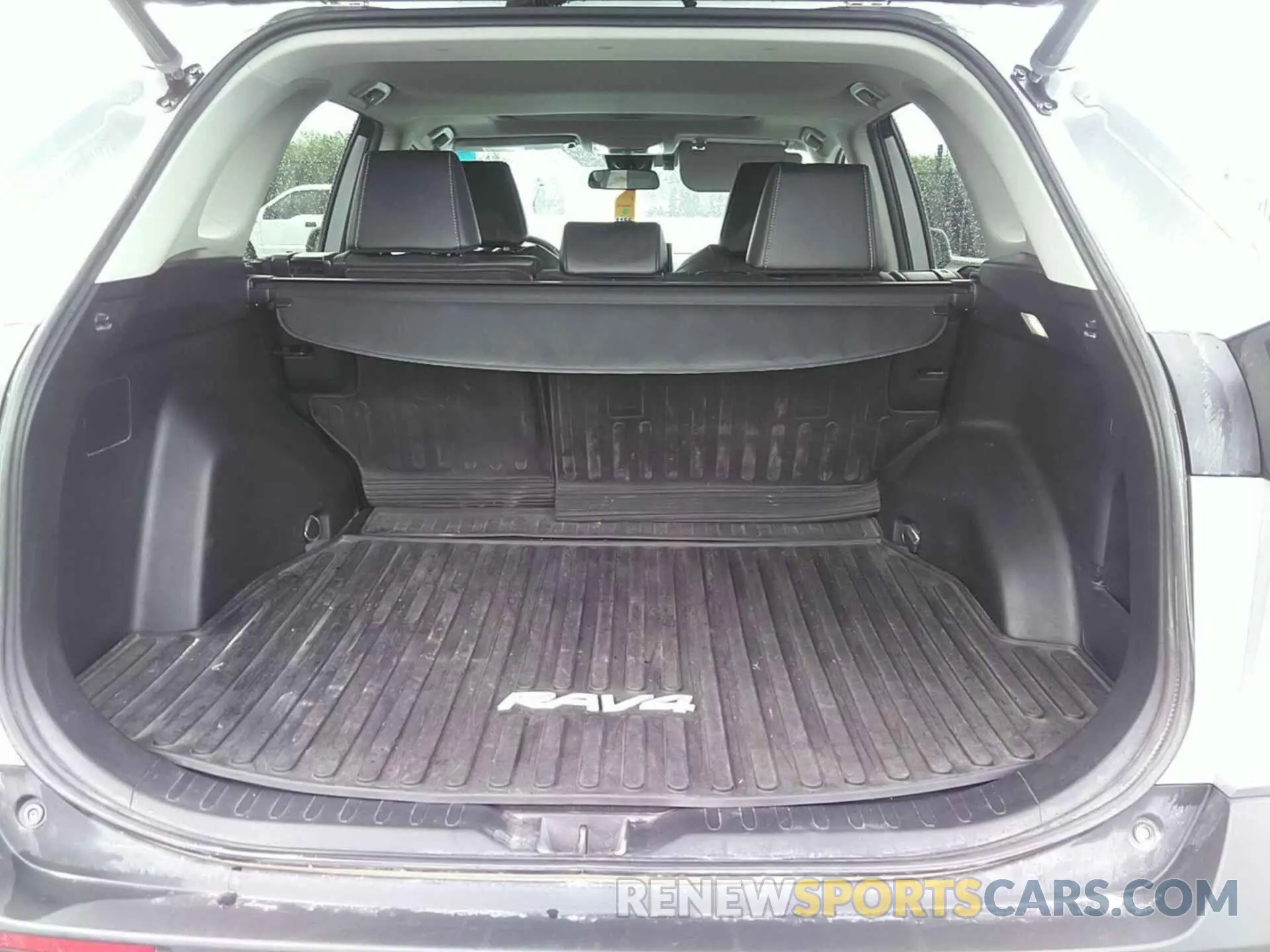 1 Photograph of a damaged car 4T3B6RFVXNU085057 TOYOTA RAV4 2022