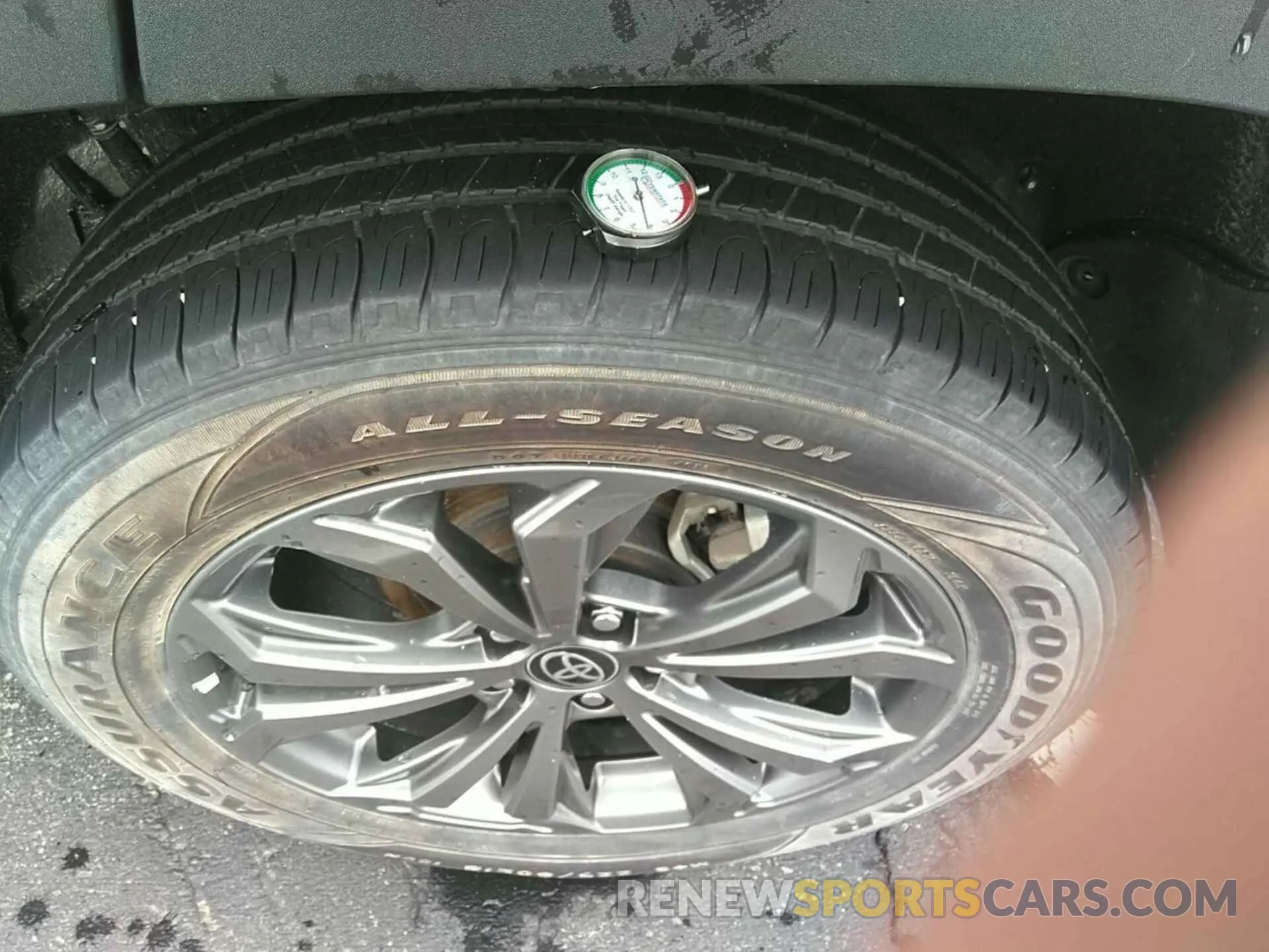 3 Photograph of a damaged car 4T3B6RFVXNU085057 TOYOTA RAV4 2022