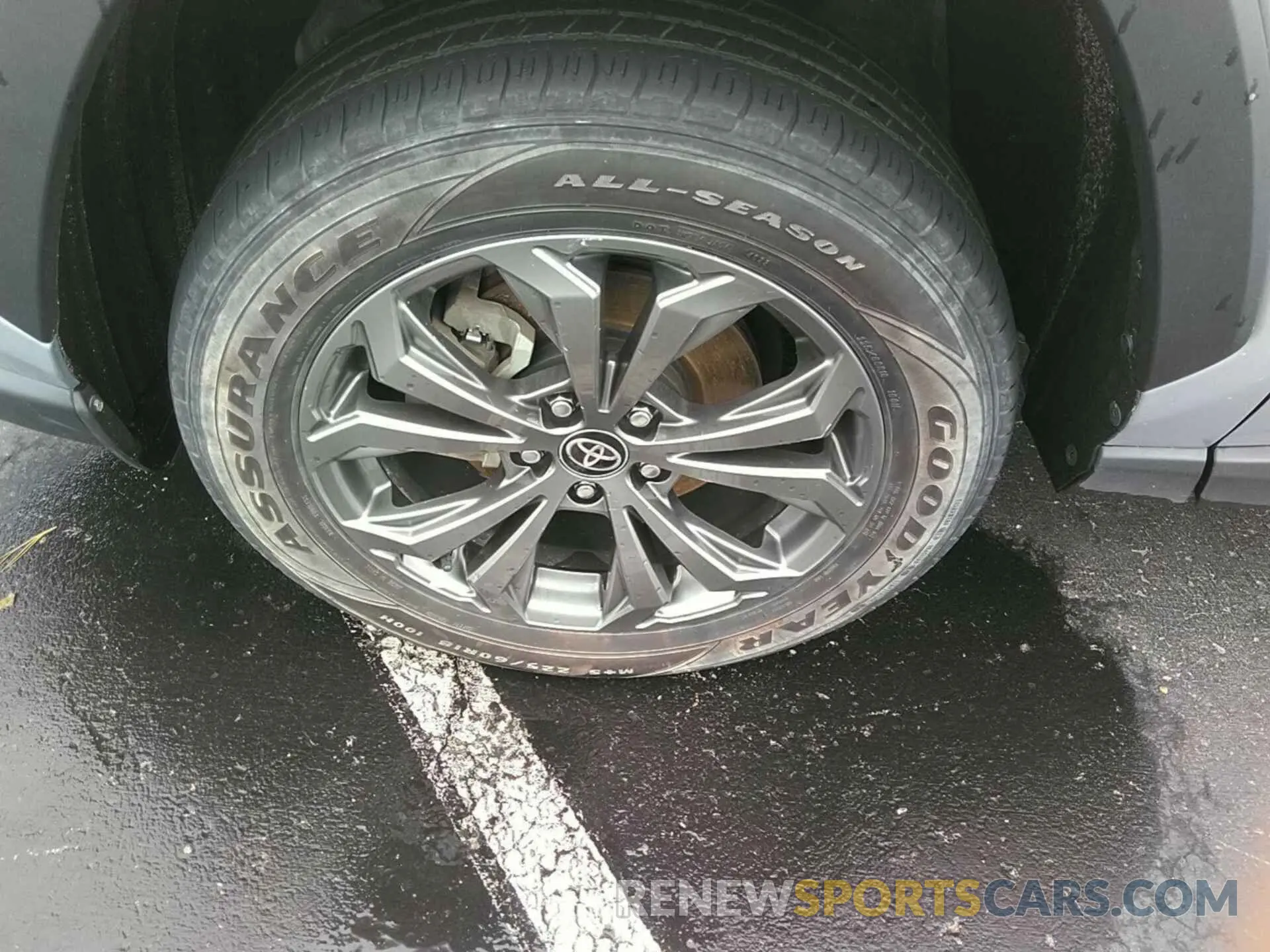 4 Photograph of a damaged car 4T3B6RFVXNU085057 TOYOTA RAV4 2022