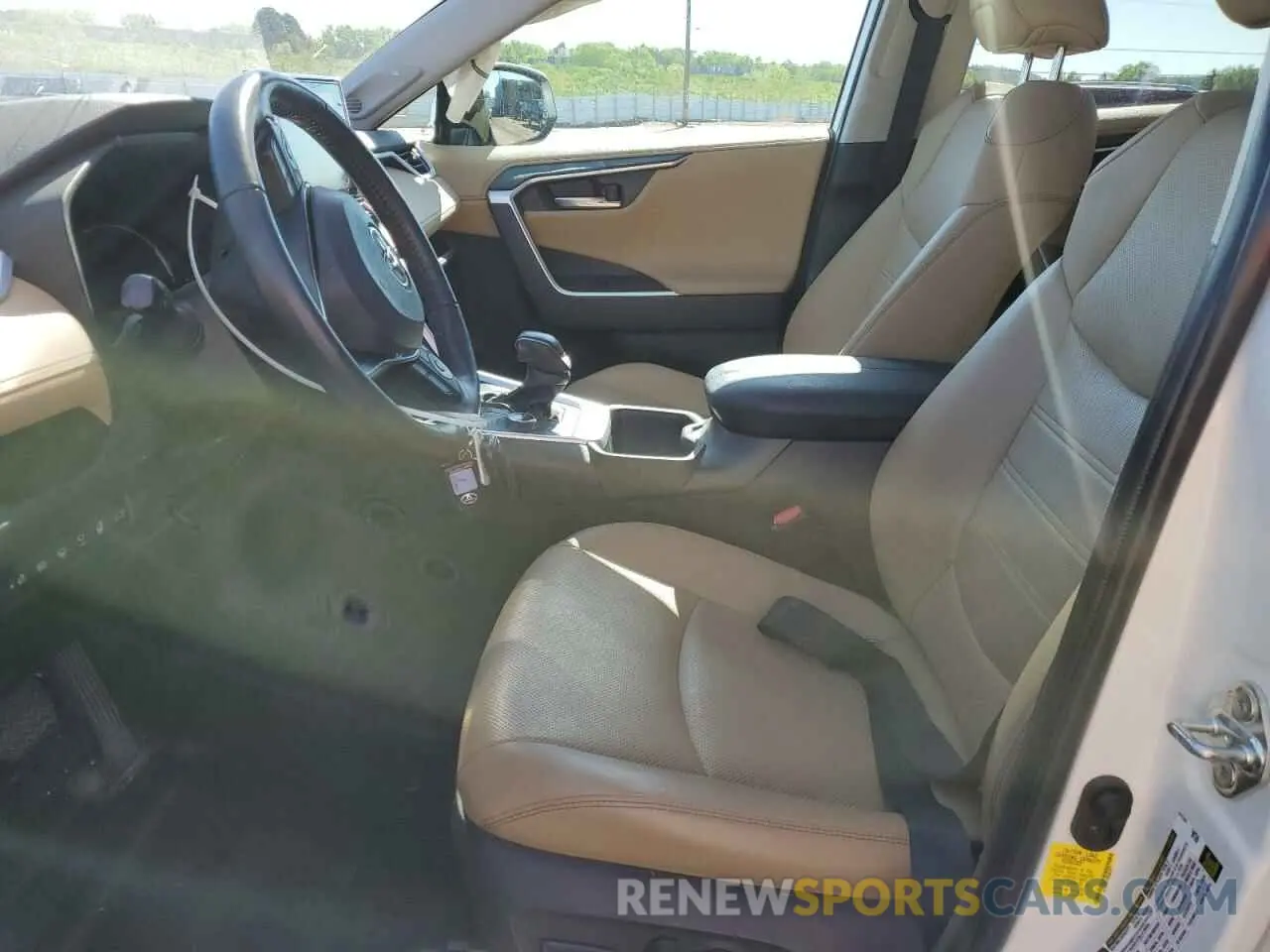 7 Photograph of a damaged car 4T3D6RFV1NU082475 TOYOTA RAV4 2022