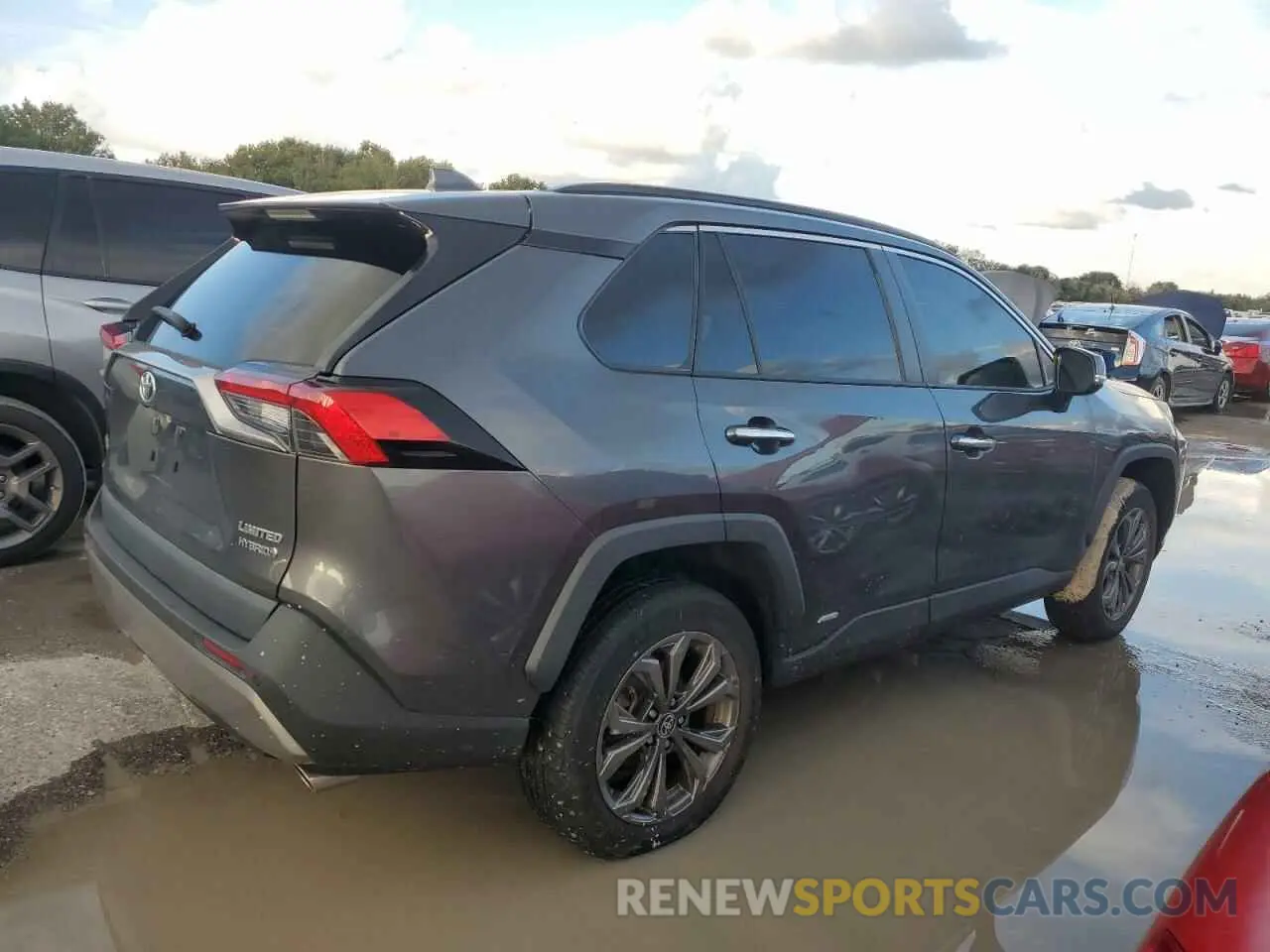 3 Photograph of a damaged car 4T3D6RFV6NU077742 TOYOTA RAV4 2022