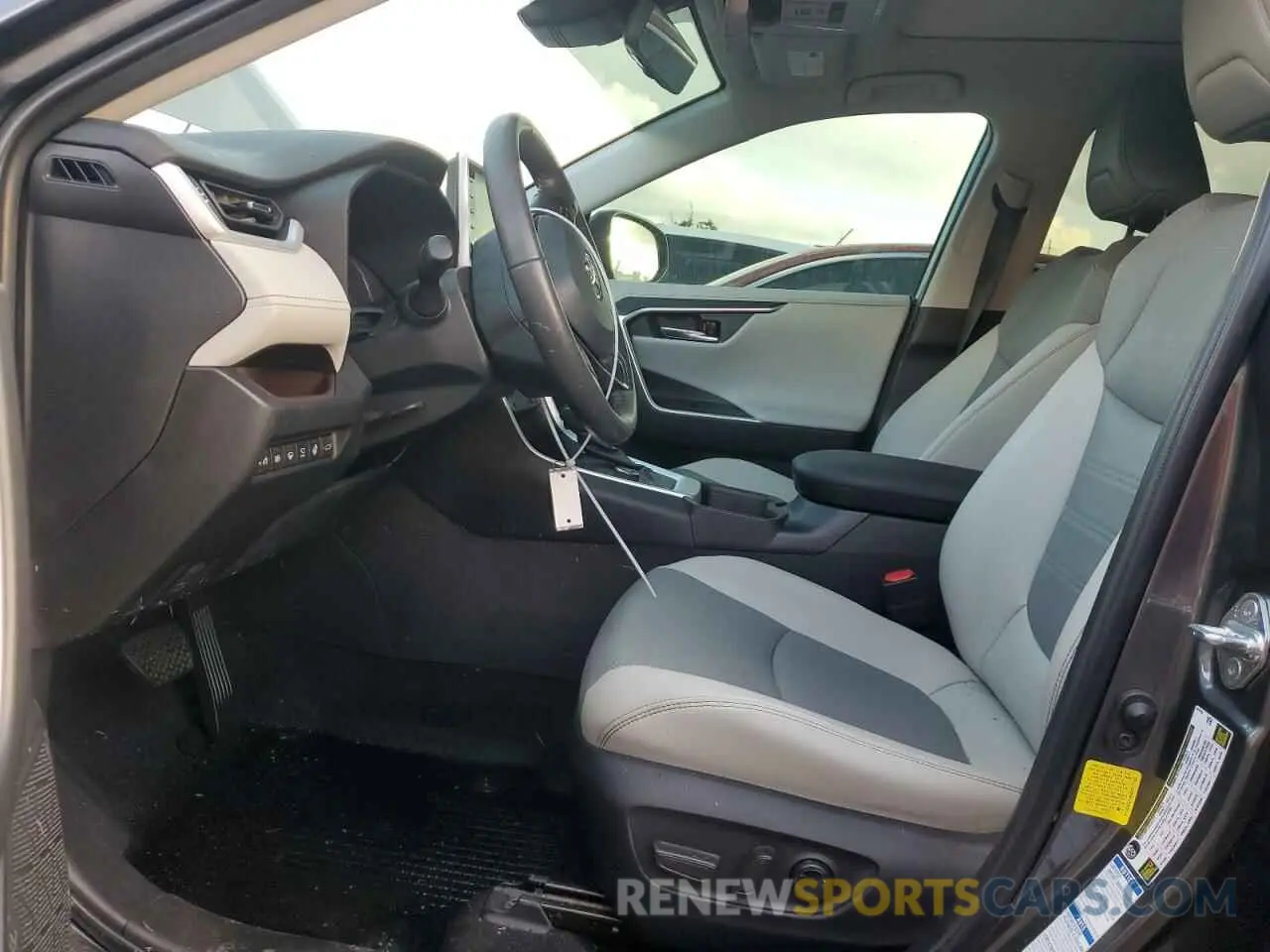 7 Photograph of a damaged car 4T3D6RFV6NU077742 TOYOTA RAV4 2022