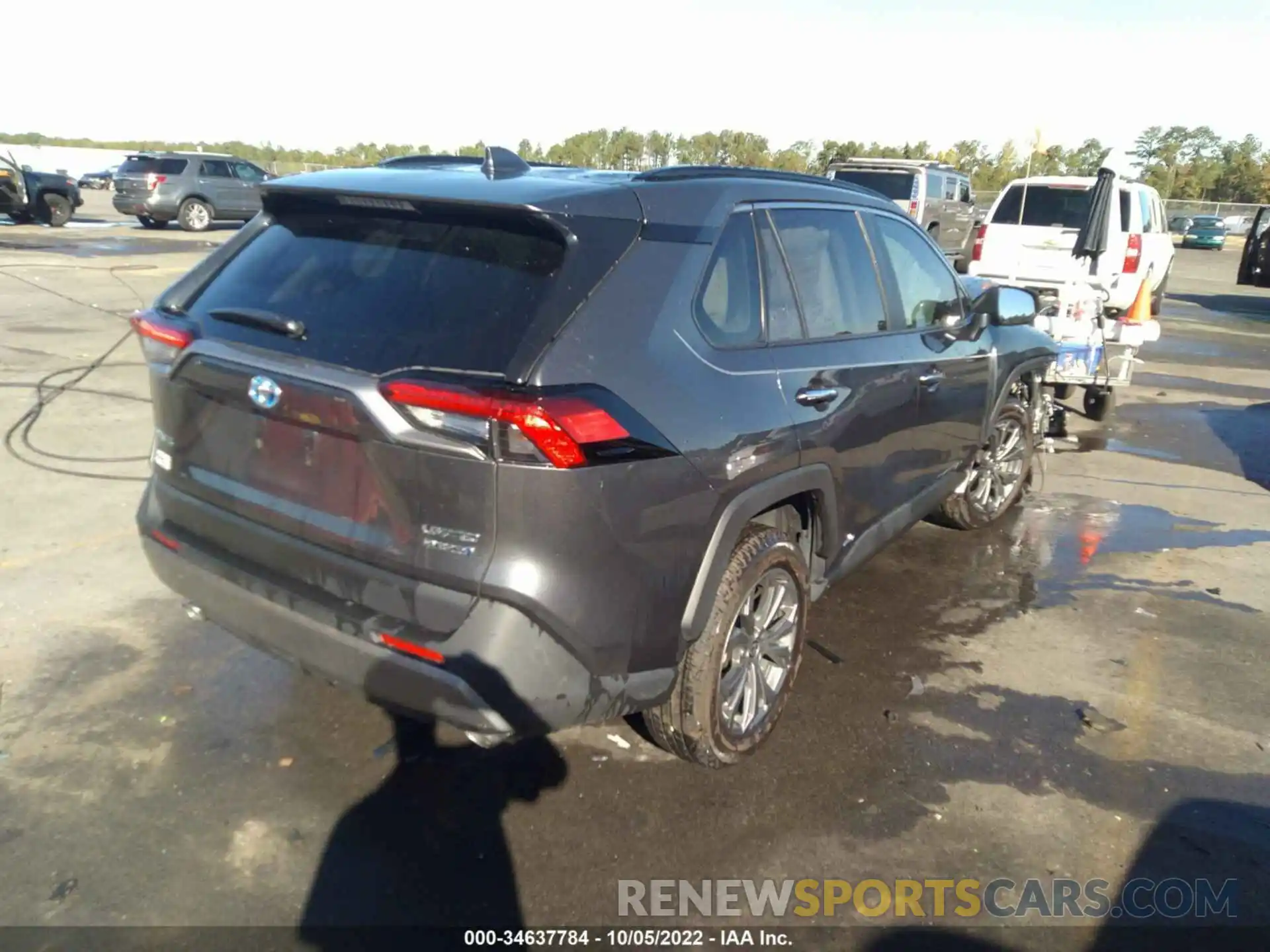 4 Photograph of a damaged car 4T3D6RFVXNU071247 TOYOTA RAV4 2022