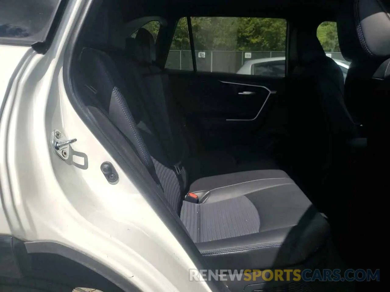 11 Photograph of a damaged car 4T3E6RFV8NU078931 TOYOTA RAV4 2022