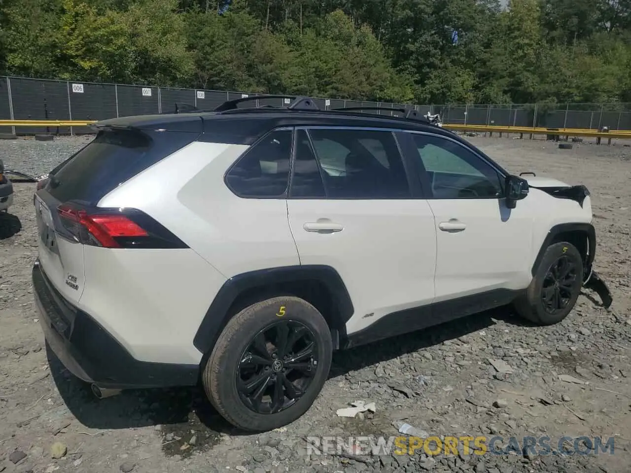 3 Photograph of a damaged car 4T3E6RFV8NU078931 TOYOTA RAV4 2022