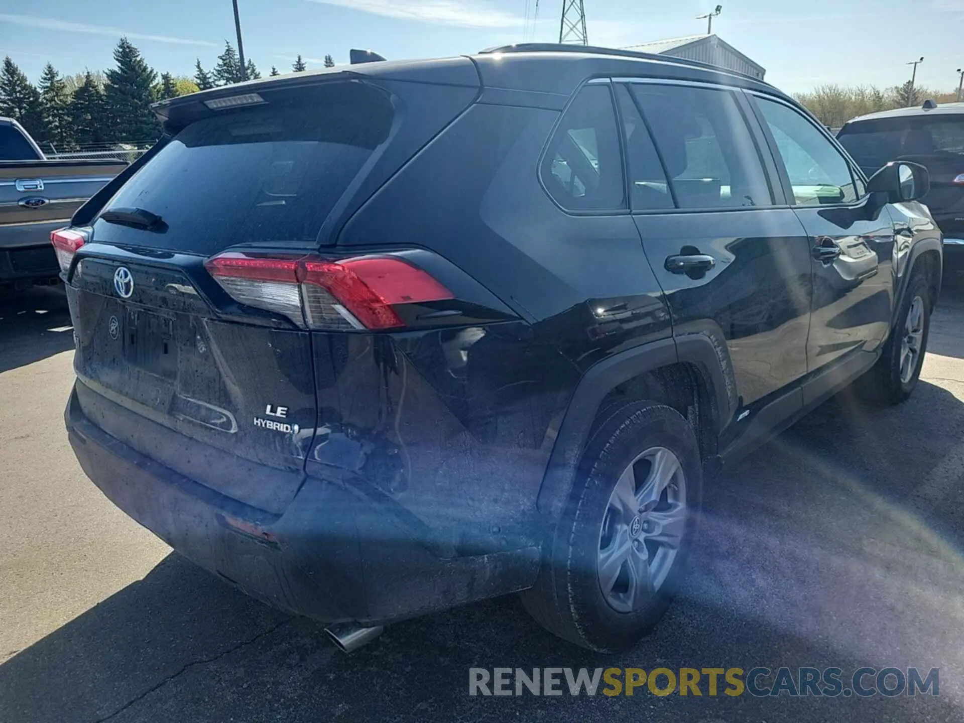 8 Photograph of a damaged car 4T3LWRFV3NU059419 TOYOTA RAV4 2022