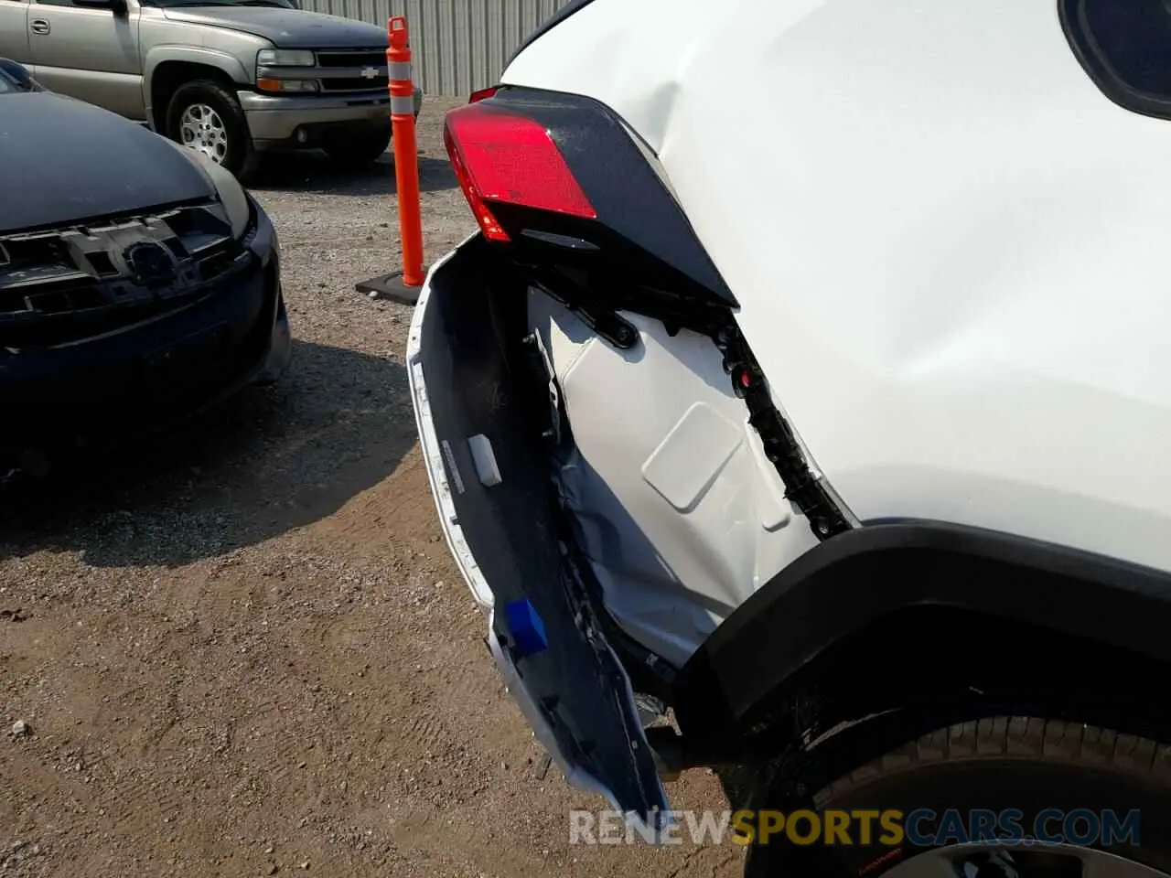 9 Photograph of a damaged car 4T3MWRFV1NU062663 TOYOTA RAV4 2022