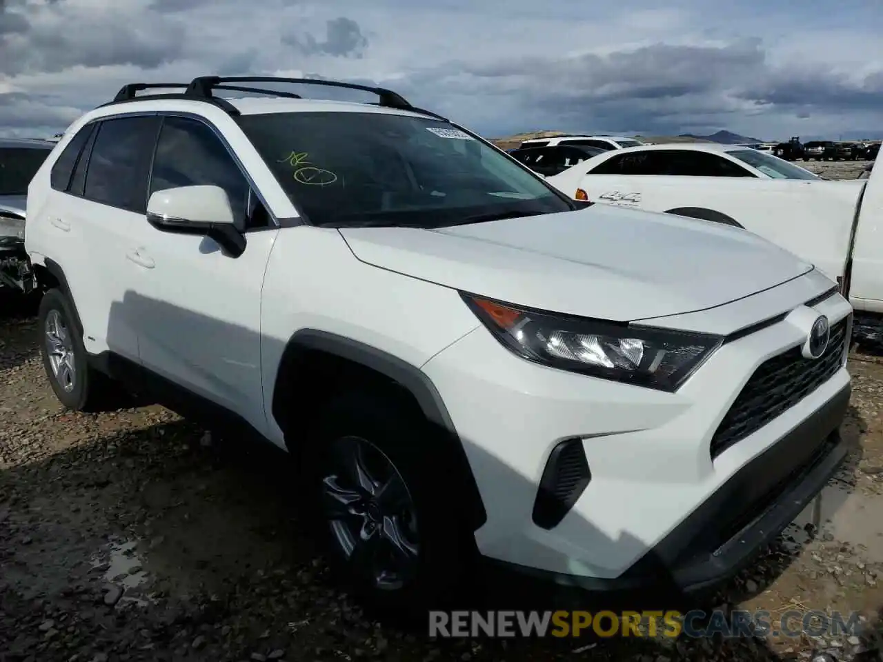 1 Photograph of a damaged car 4T3MWRFV3NU067668 TOYOTA RAV4 2022