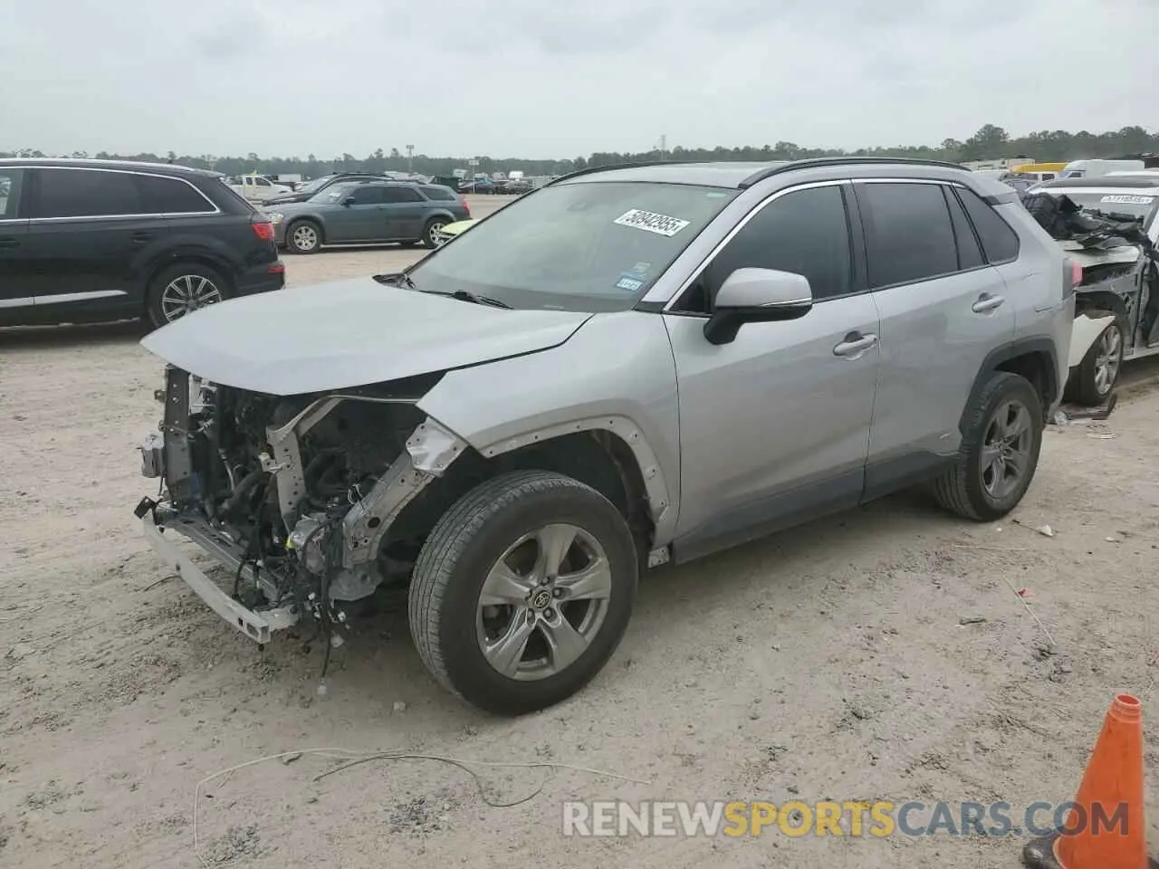 1 Photograph of a damaged car 4T3RWRFV6NU052605 TOYOTA RAV4 2022