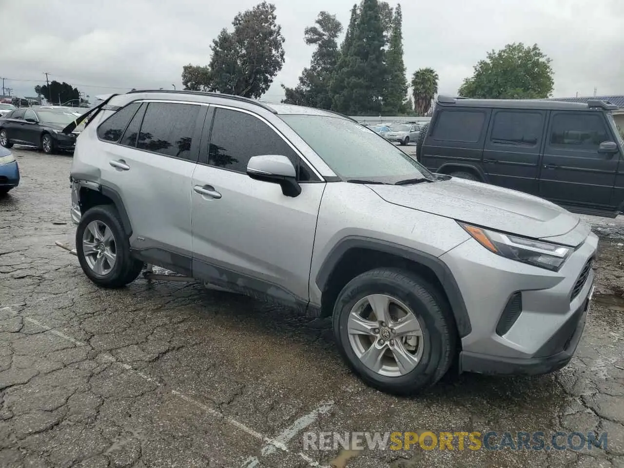 4 Photograph of a damaged car 4T3RWRFV7NU050605 TOYOTA RAV4 2022