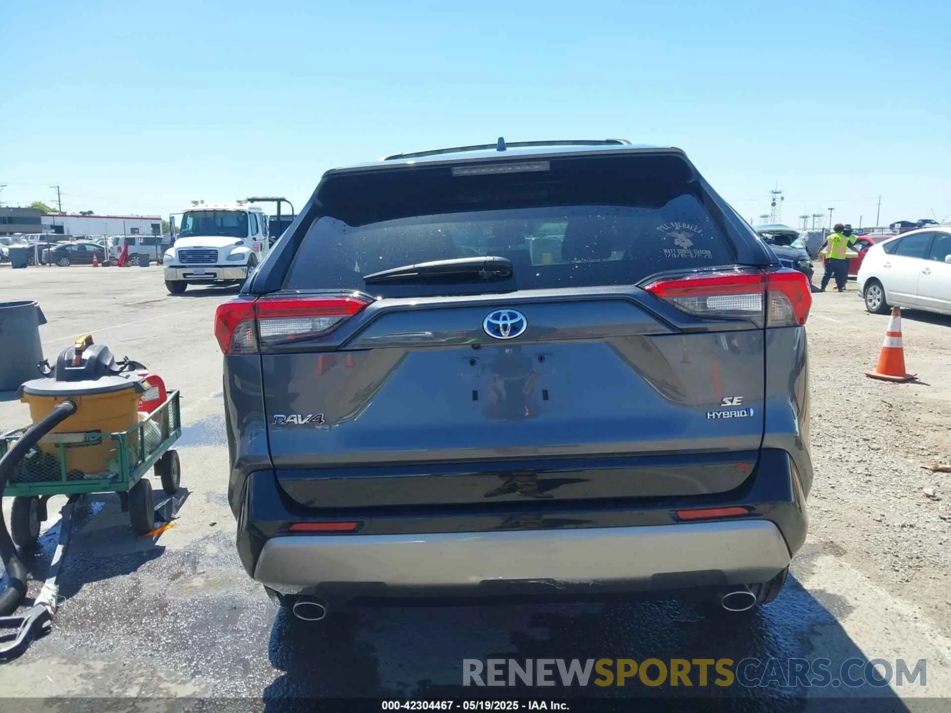 16 Photograph of a damaged car 4T3T6RFV1NU068121 TOYOTA RAV4 2022