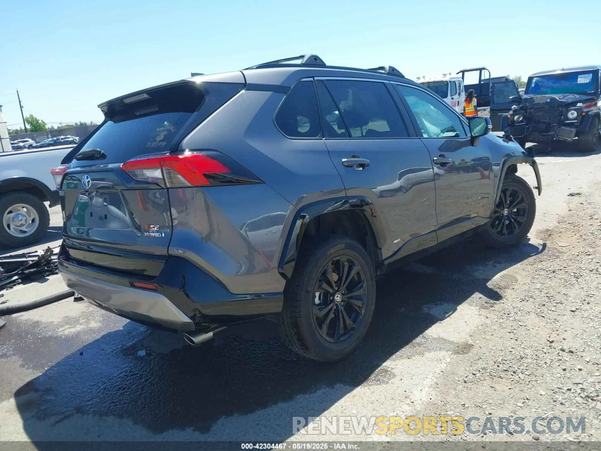 4 Photograph of a damaged car 4T3T6RFV1NU068121 TOYOTA RAV4 2022