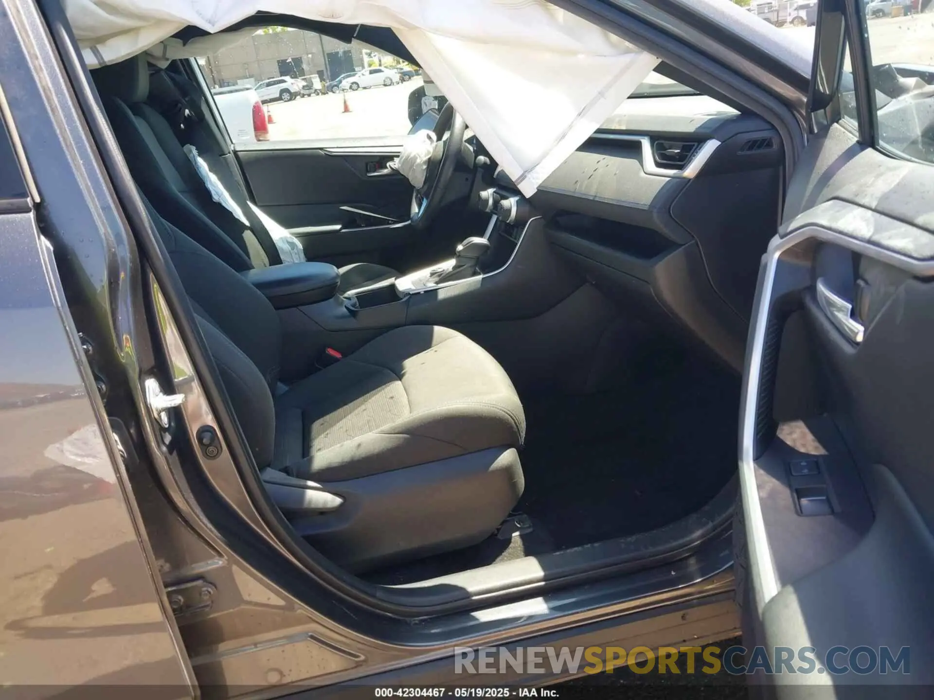 5 Photograph of a damaged car 4T3T6RFV1NU068121 TOYOTA RAV4 2022