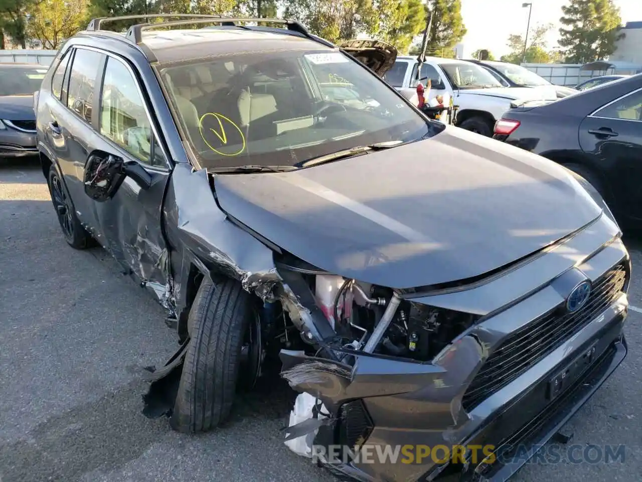 4 Photograph of a damaged car 4T3T6RFV2NU070380 TOYOTA RAV4 2022