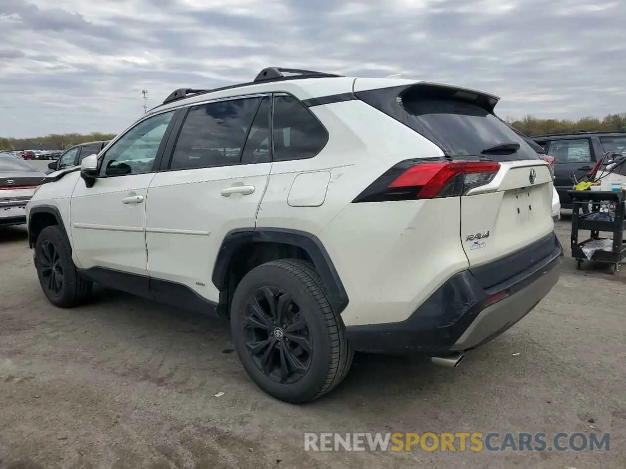 2 Photograph of a damaged car 4T3T6RFV4NU104917 TOYOTA RAV4 2022