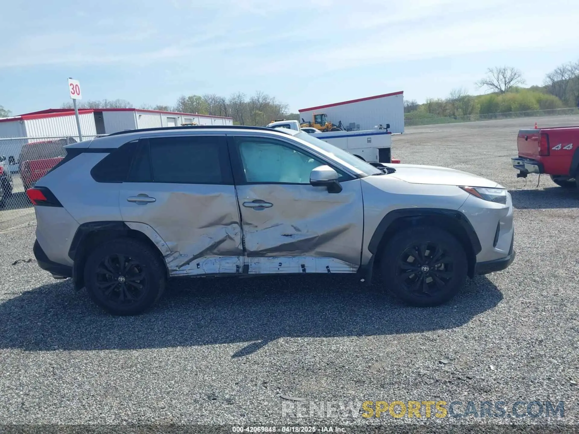 14 Photograph of a damaged car 4T3T6RFV6NU077638 TOYOTA RAV4 2022