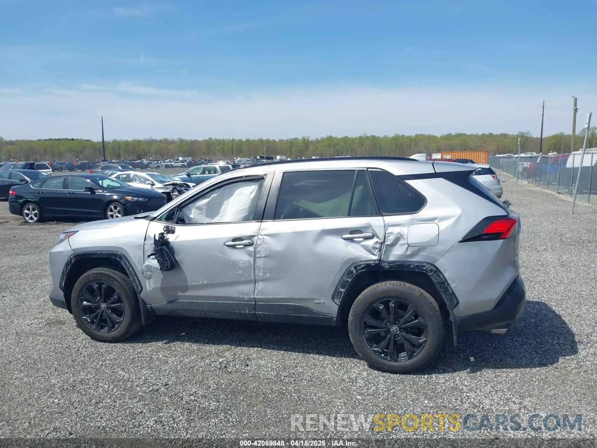 15 Photograph of a damaged car 4T3T6RFV6NU077638 TOYOTA RAV4 2022