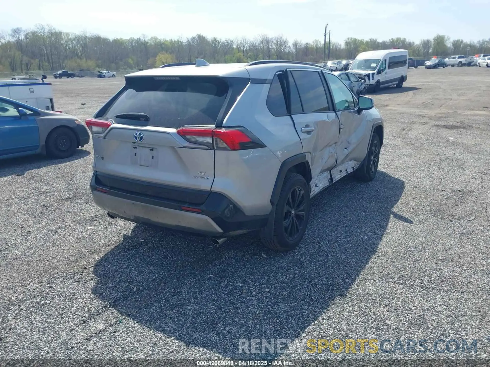 4 Photograph of a damaged car 4T3T6RFV6NU077638 TOYOTA RAV4 2022