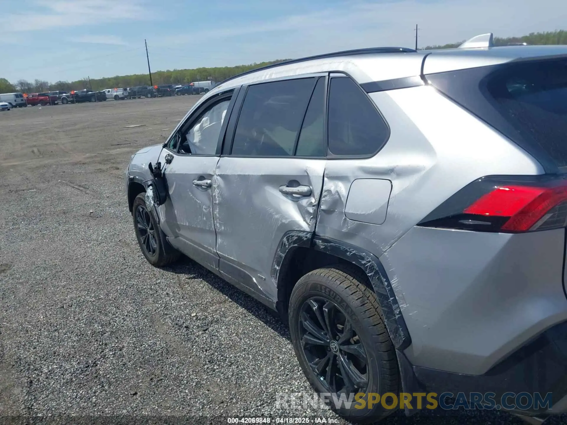 6 Photograph of a damaged car 4T3T6RFV6NU077638 TOYOTA RAV4 2022