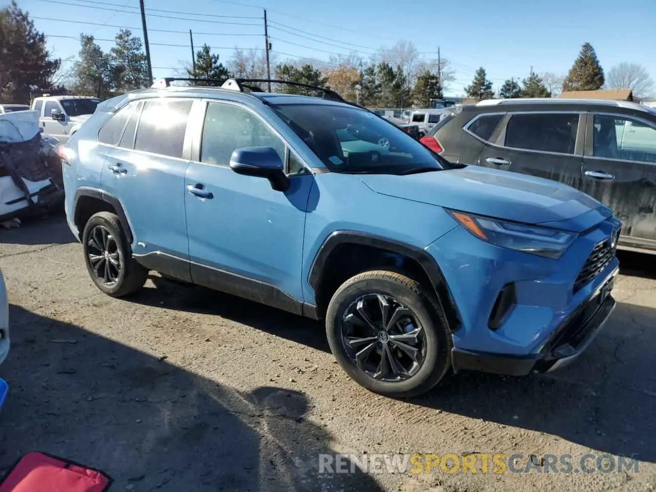 4 Photograph of a damaged car 4T3T6RFV6NU100125 TOYOTA RAV4 2022