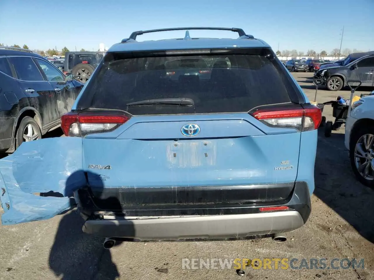 6 Photograph of a damaged car 4T3T6RFV6NU100125 TOYOTA RAV4 2022