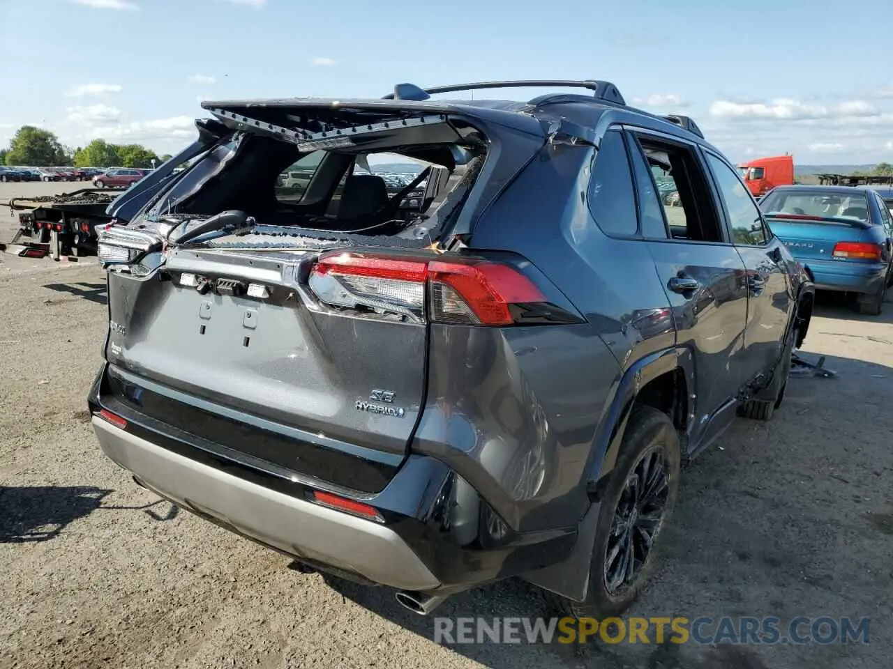 4 Photograph of a damaged car 4T3T6RFV7NU082542 TOYOTA RAV4 2022