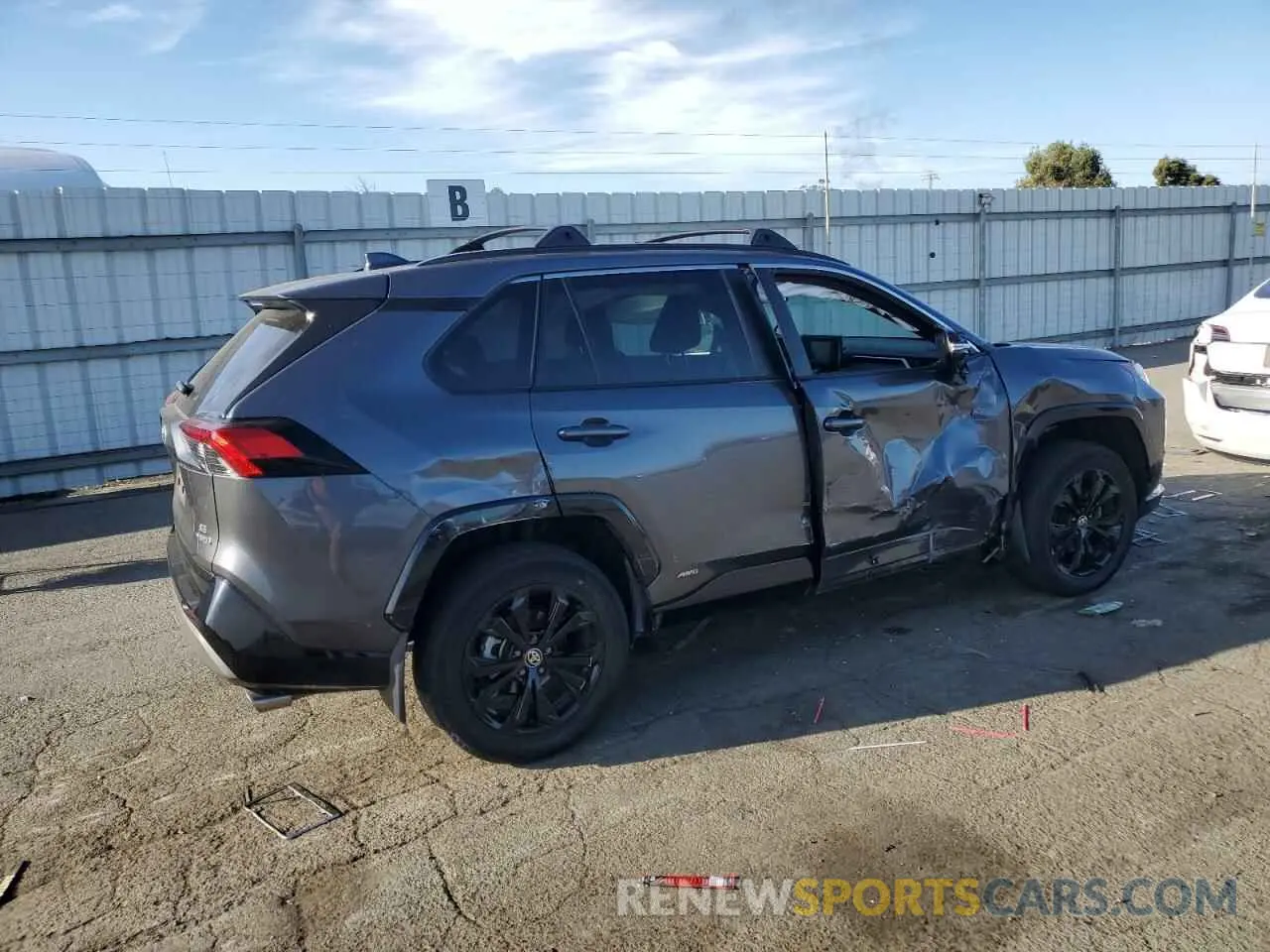 3 Photograph of a damaged car 4T3T6RFV9NU082512 TOYOTA RAV4 2022