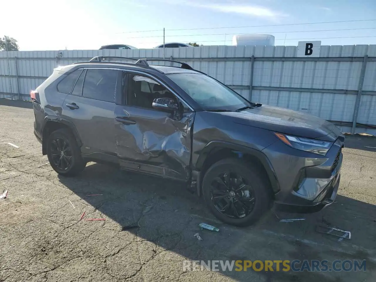 4 Photograph of a damaged car 4T3T6RFV9NU082512 TOYOTA RAV4 2022